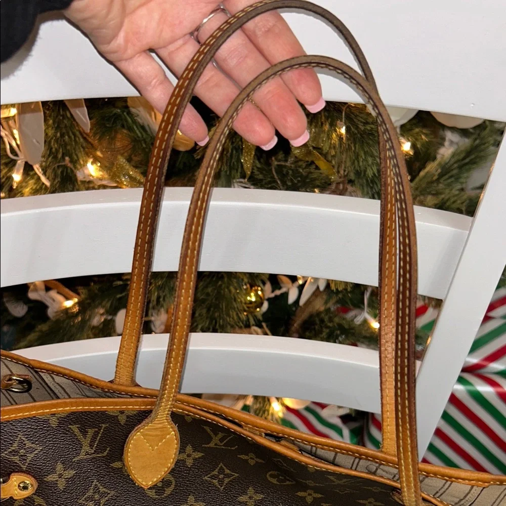 Louis Vuitton Neverfull MM - Picture 14 of 17